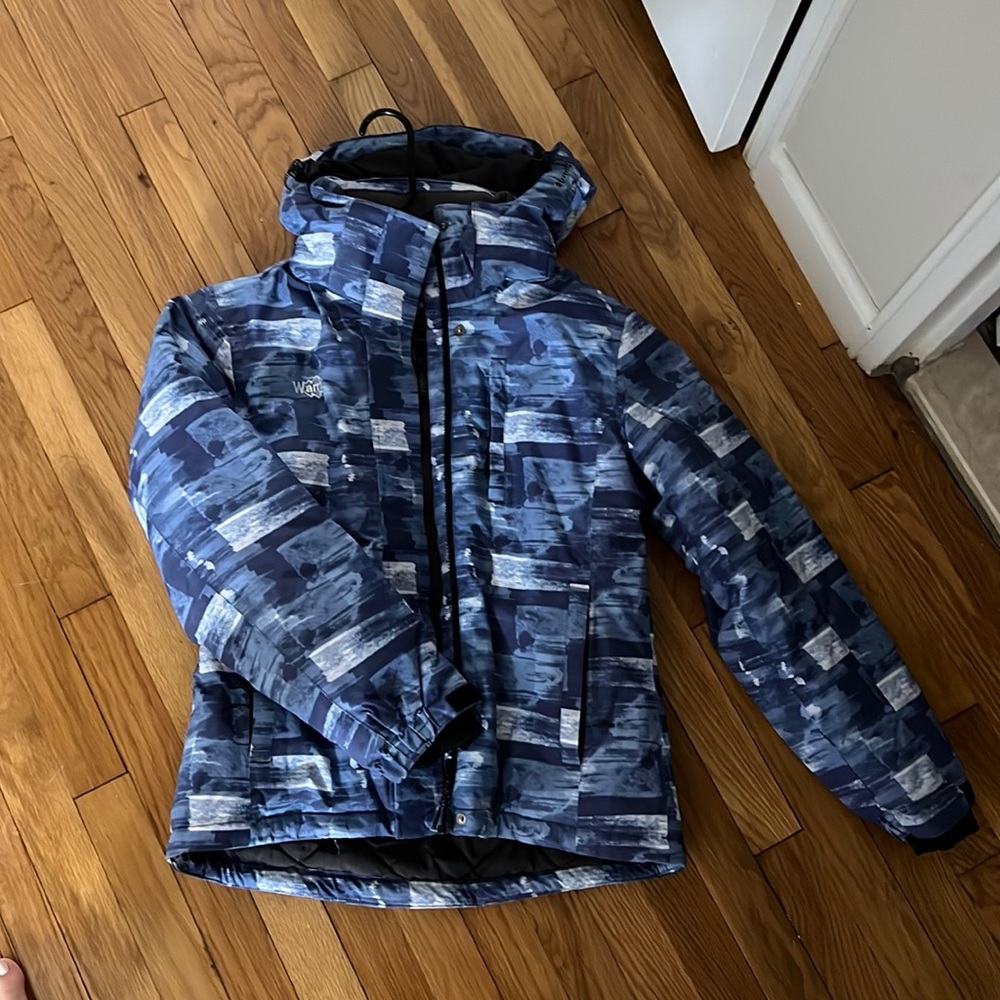 Wantdo snowboarding/skiing/ winter jacket. Never worn. Too small